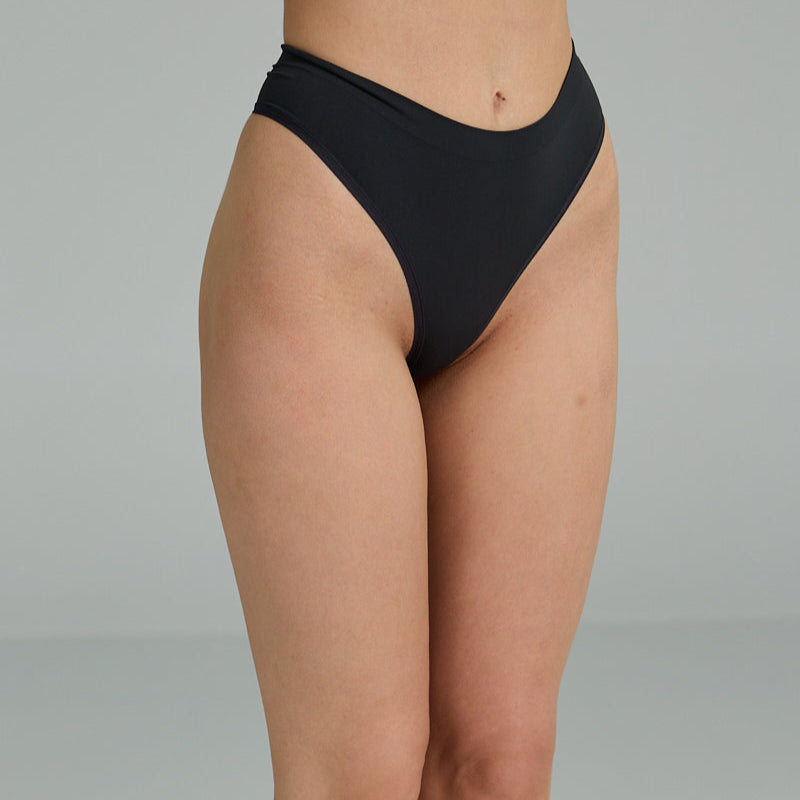 FITS EVERYBODY THONG