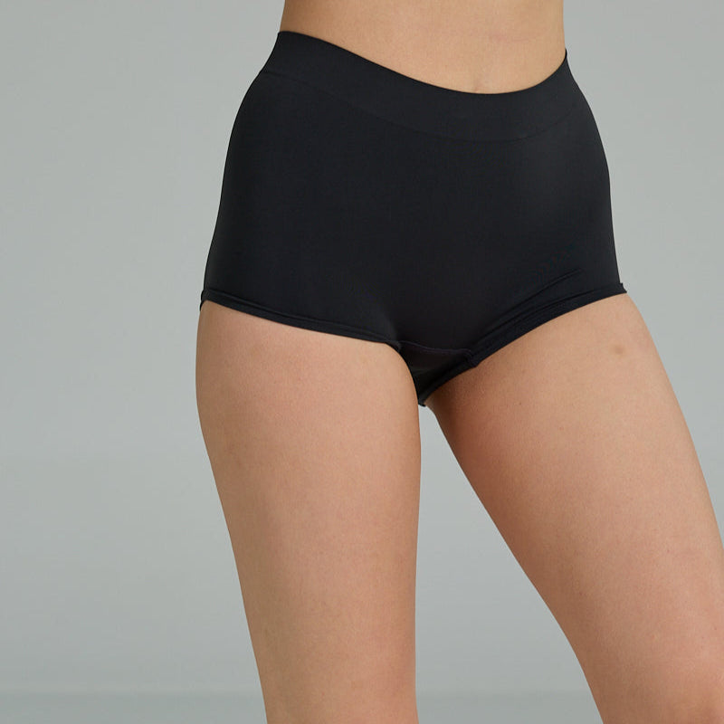 BOY SHORT